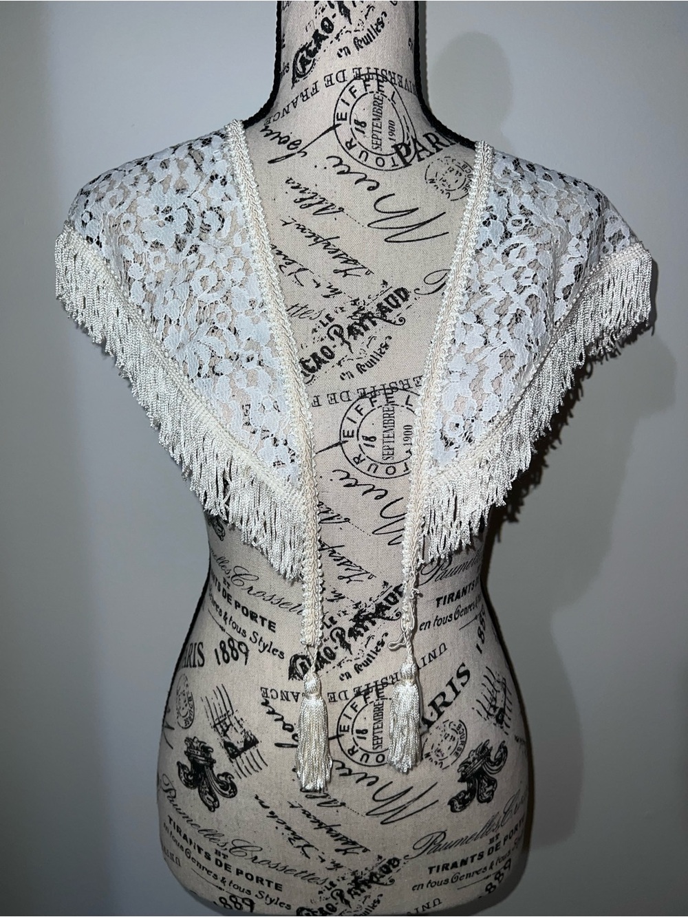 Vintage 90s El & Company Cream Sheer Lace Fringe Capelet Shawl Tassels
